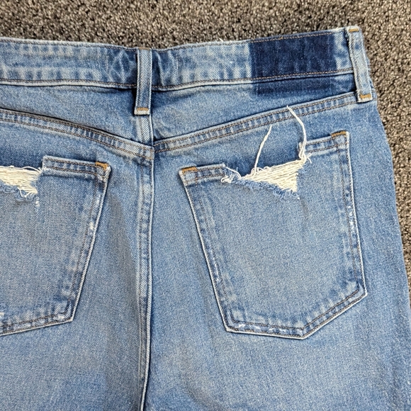 Abercrombie & Fitch High Rise Mom Jean, Curve Love, Distressed, Size 30/10R - Picture 9 of 9